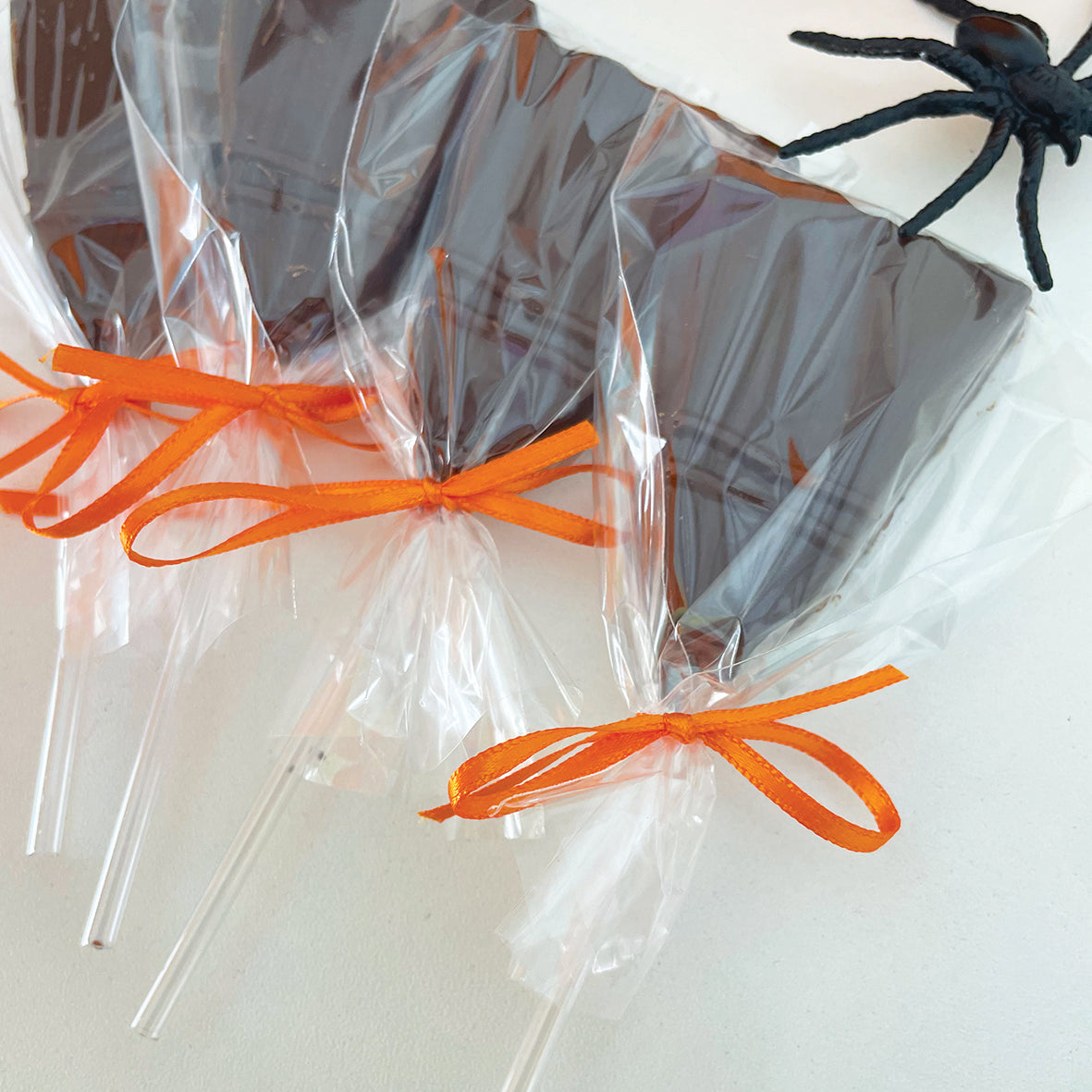 Halloween - Pirulito de chocolate Vassourinha